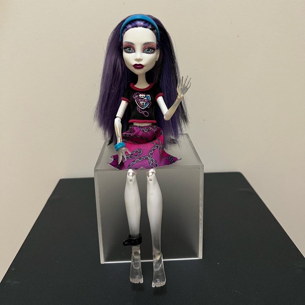 Monster High Ghoul Spirit Spectra Vondergeist Doll